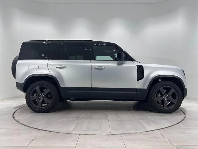 Land Rover Defender 110