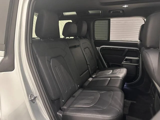 Land Rover Defender 110