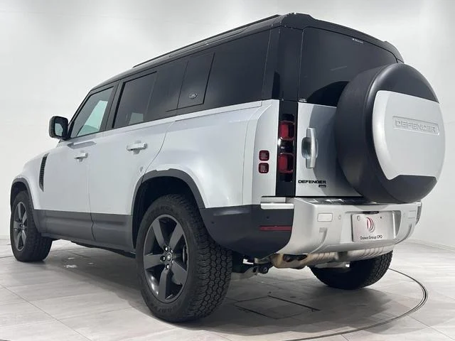 Land Rover Defender 110